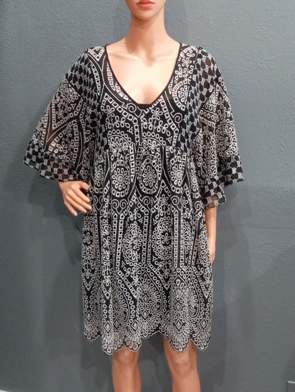 Anthropologie Akemi + Kin Embroidered Boho Eyelet Black & White